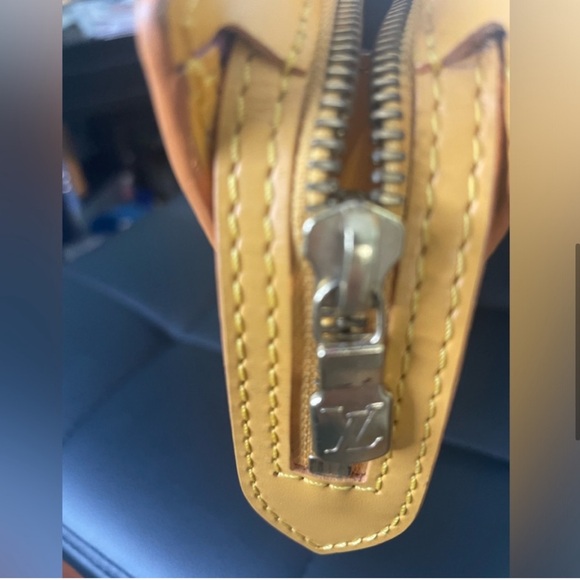 Authentic Louis Vuitton Yellow/Purple Epi Saint Jacques Hand Bag - Picture 5 of 8